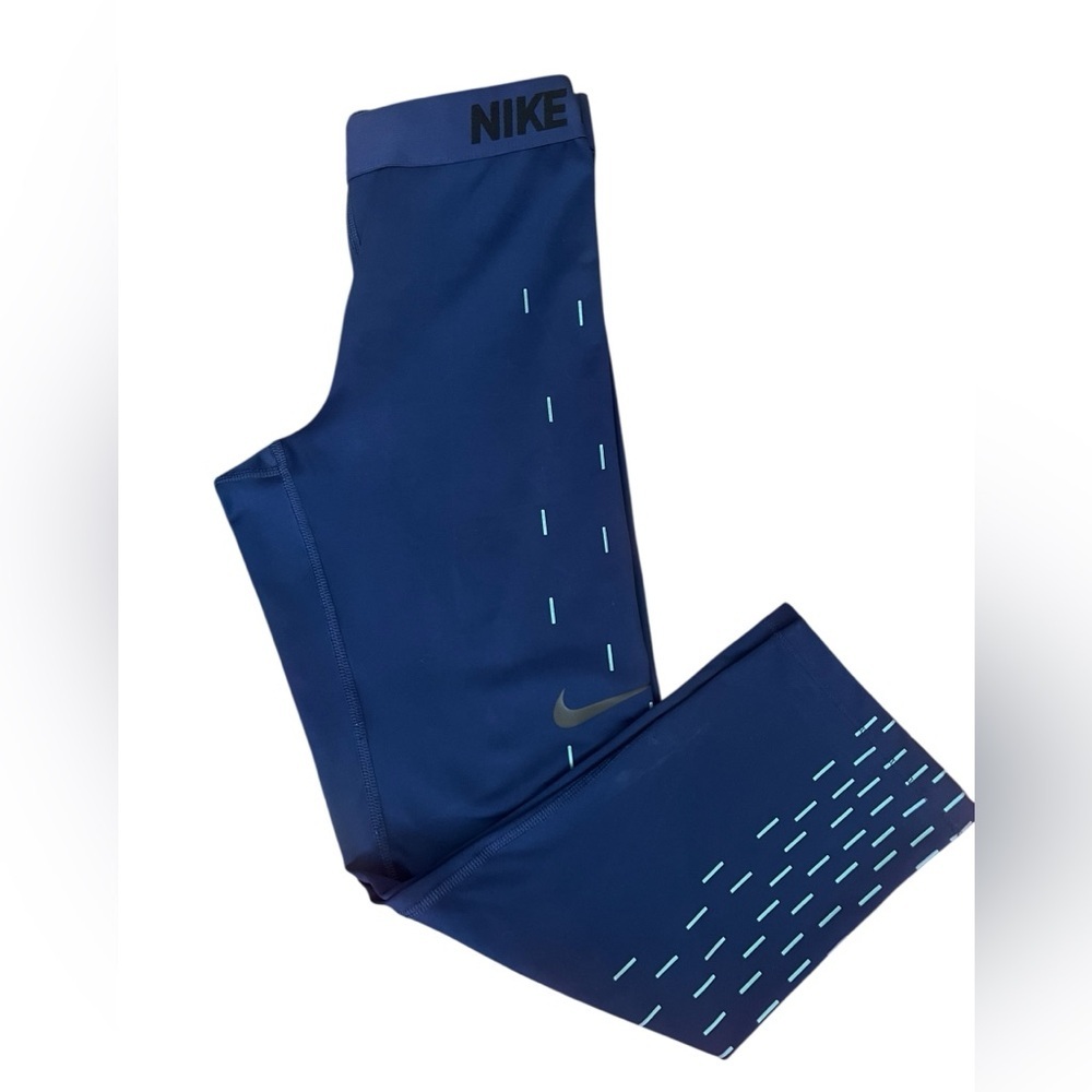 Nike Women's Navy and Light Blue Cropped Leggings